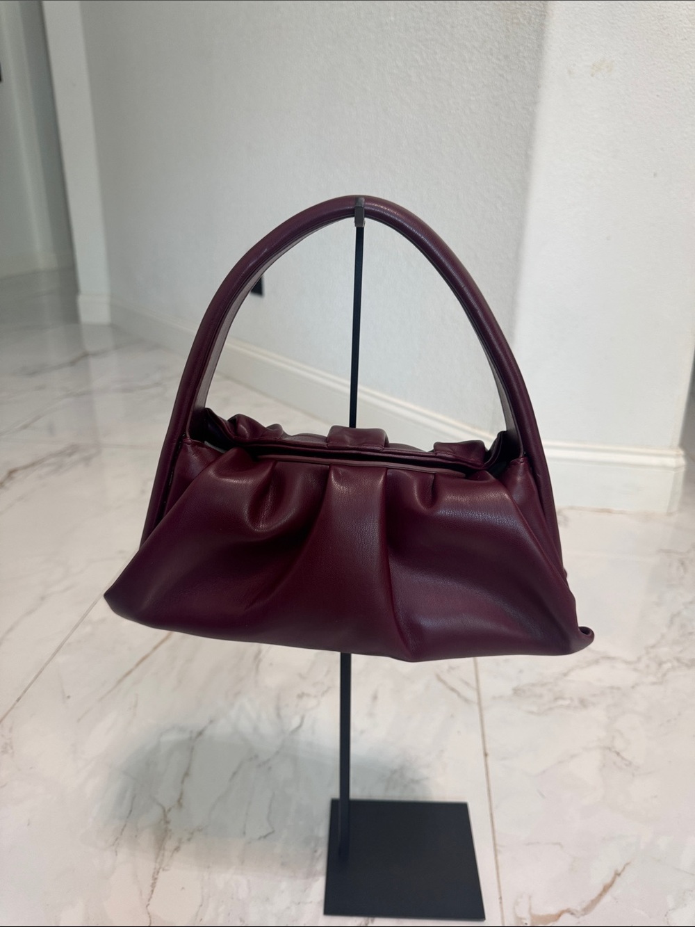 THEMOIRe Women’s Burgundy Pleated Shoulder Bag